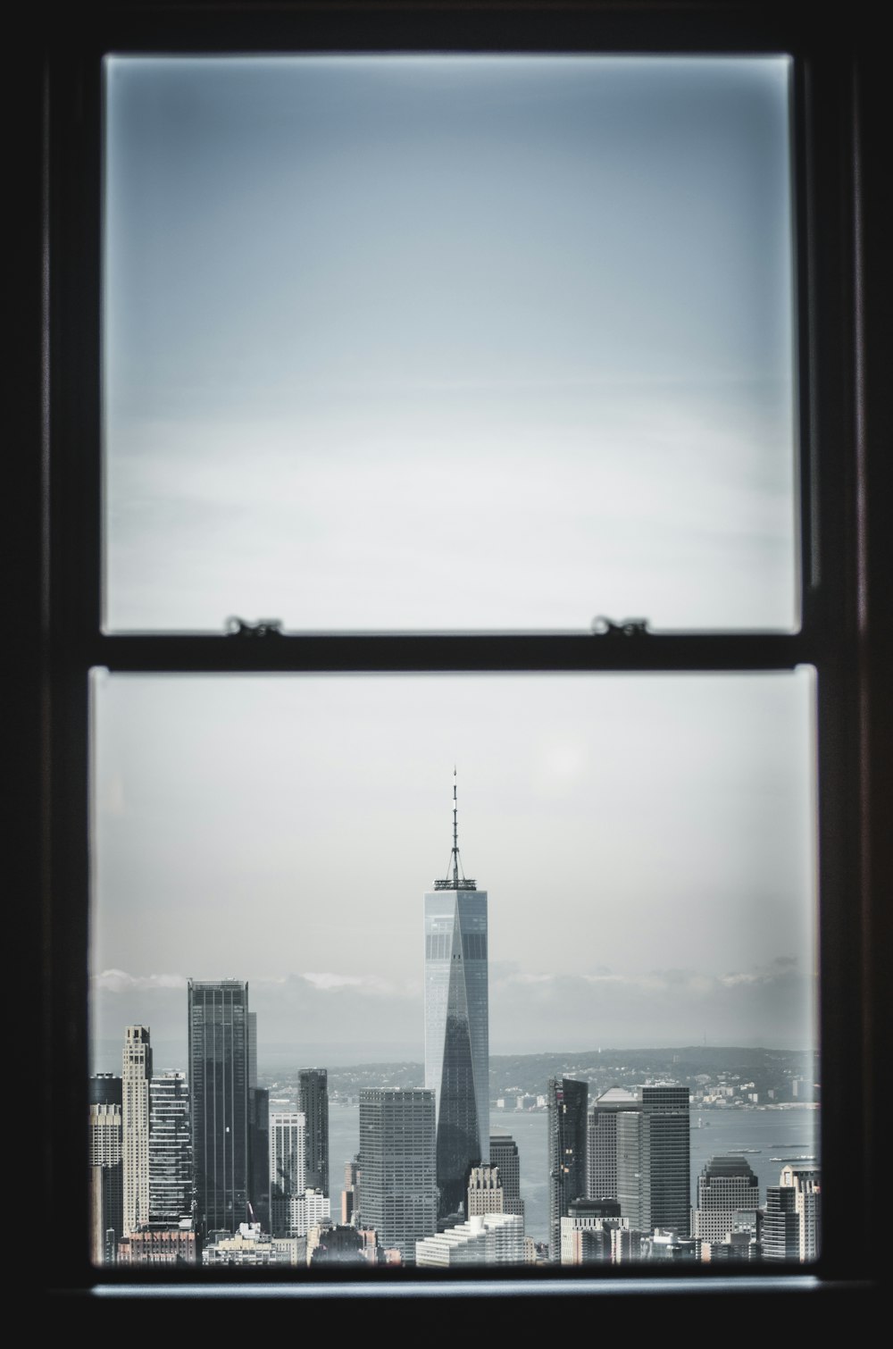 Edificios grises durante el día