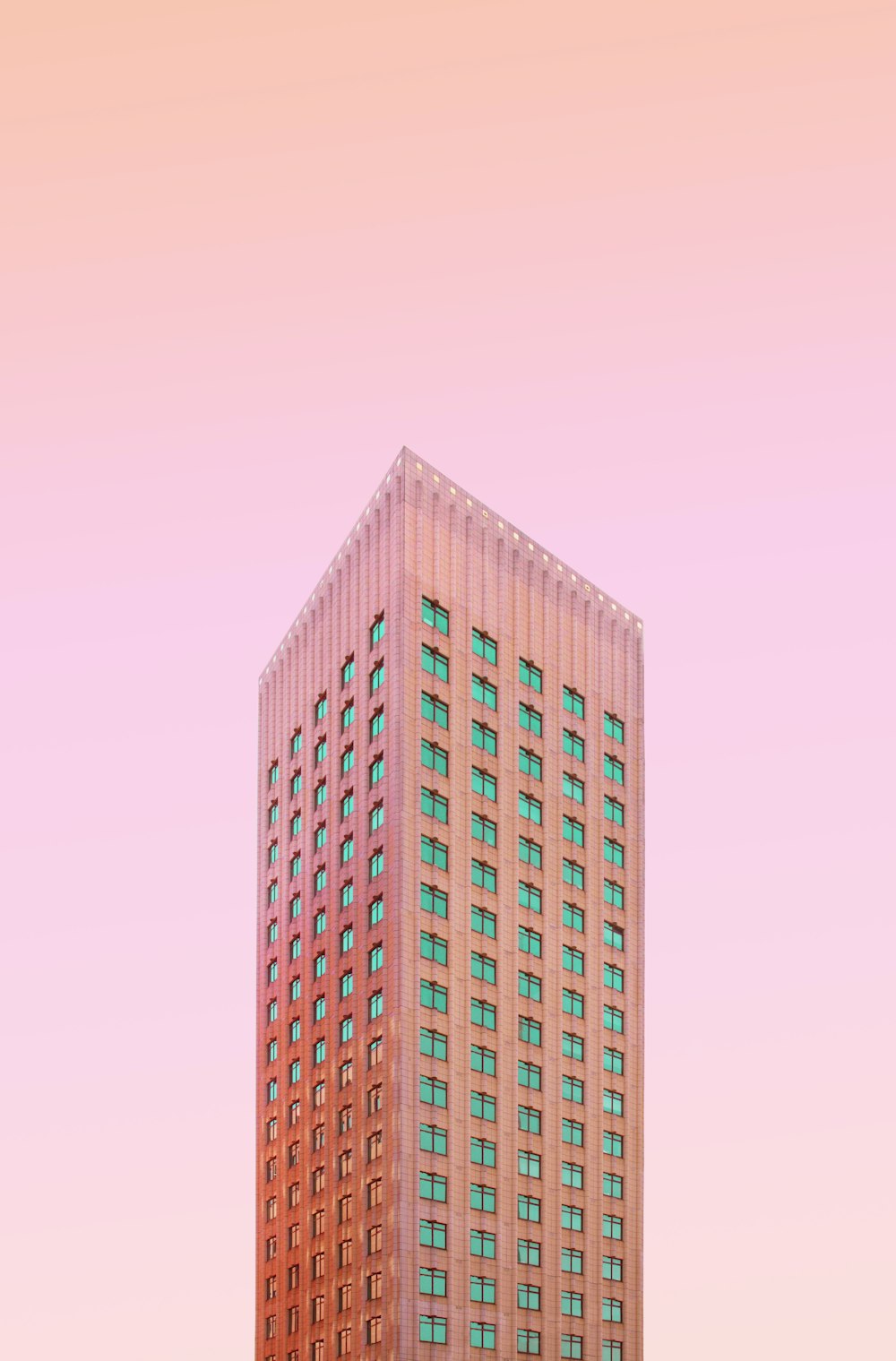 건물의 로우 앵글 사진
