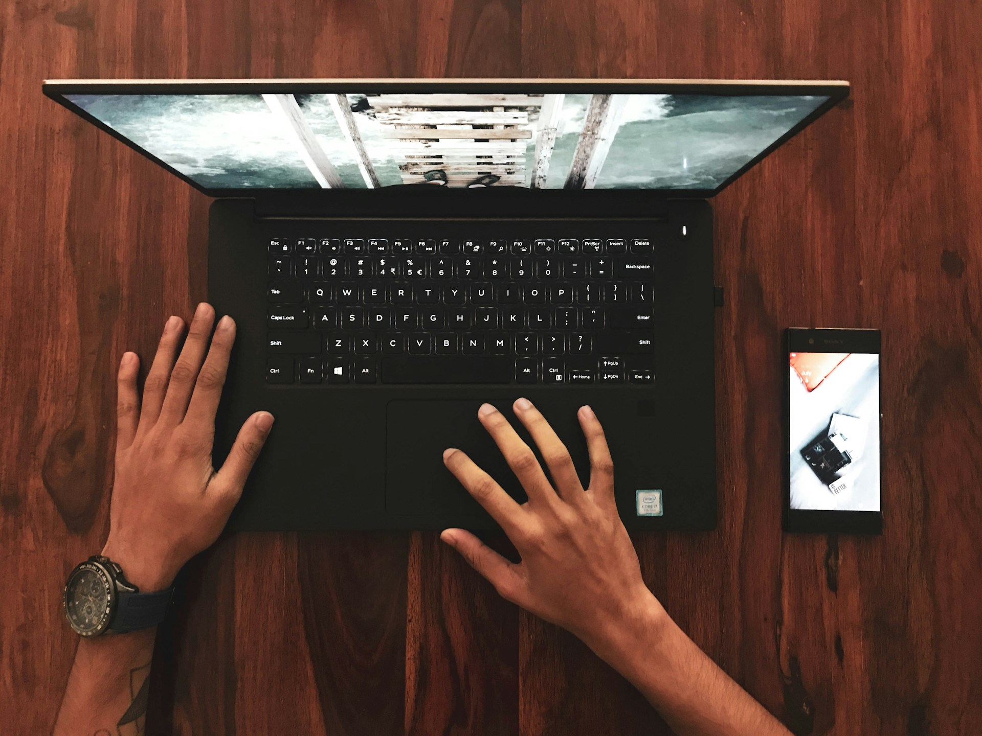 gray computer monitor