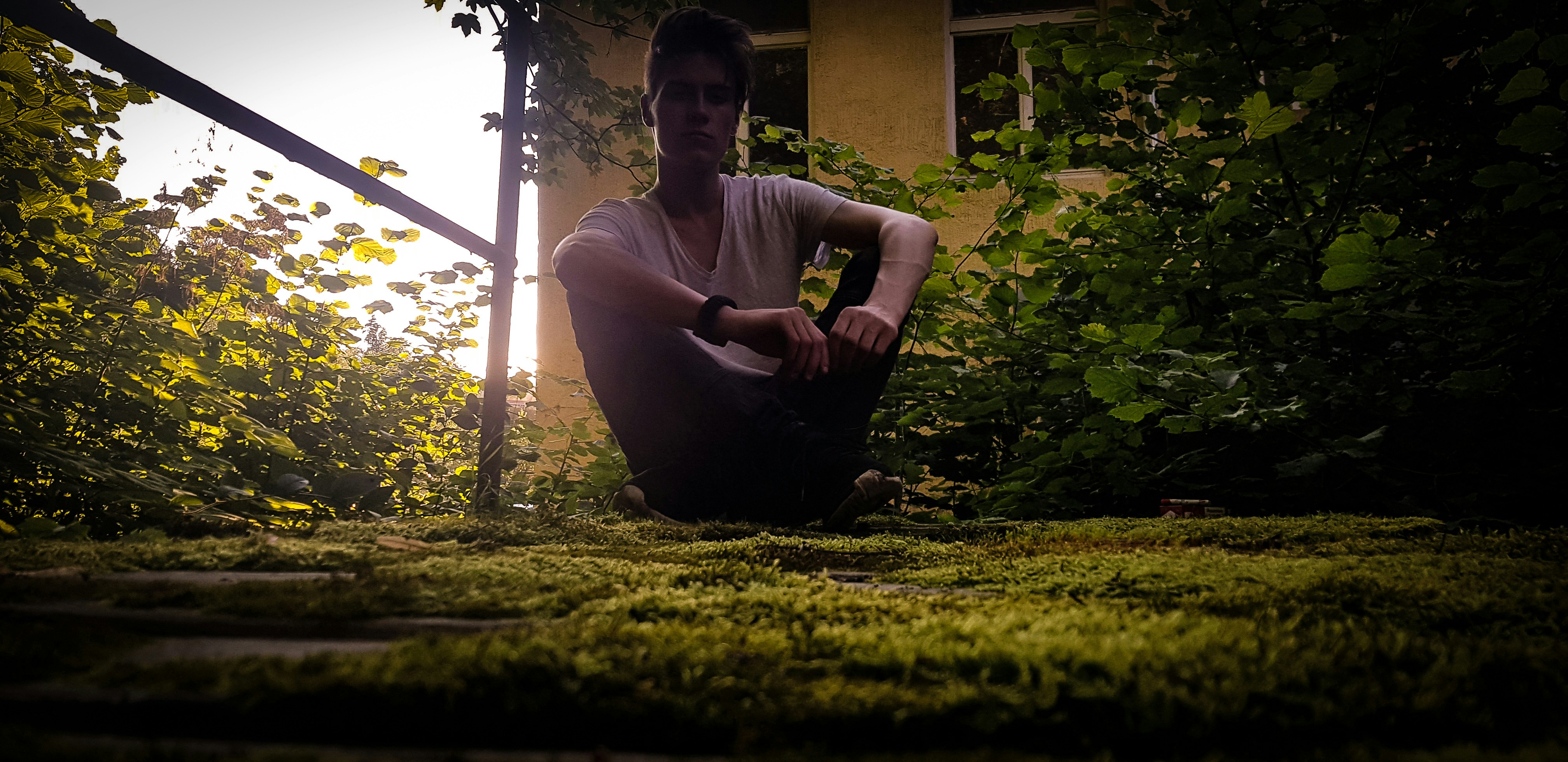 photo-1531948717957-4d9d4df27e17?ixlib=rb-1.2.1&ixid=eyJhcHBfaWQiOjEyMDd9&auto=format&fit=crop&w=1929&q=80