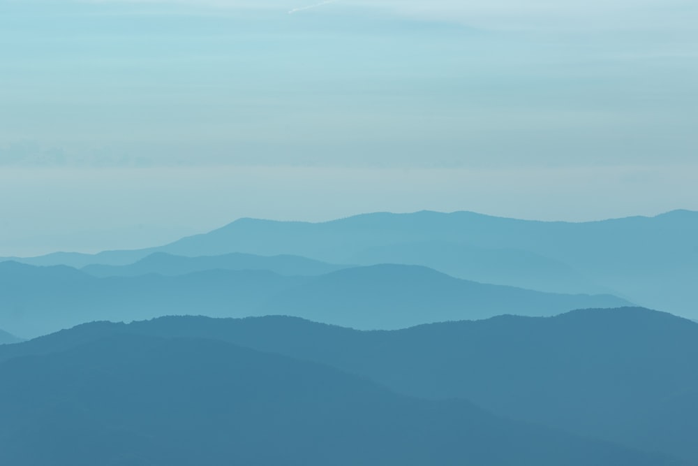 昼間の山