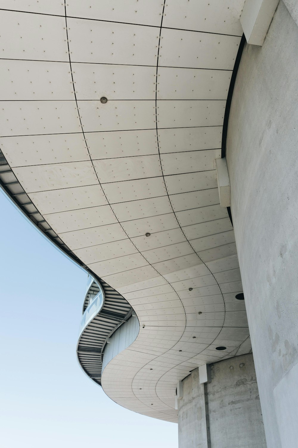 Bâtiment en béton gris