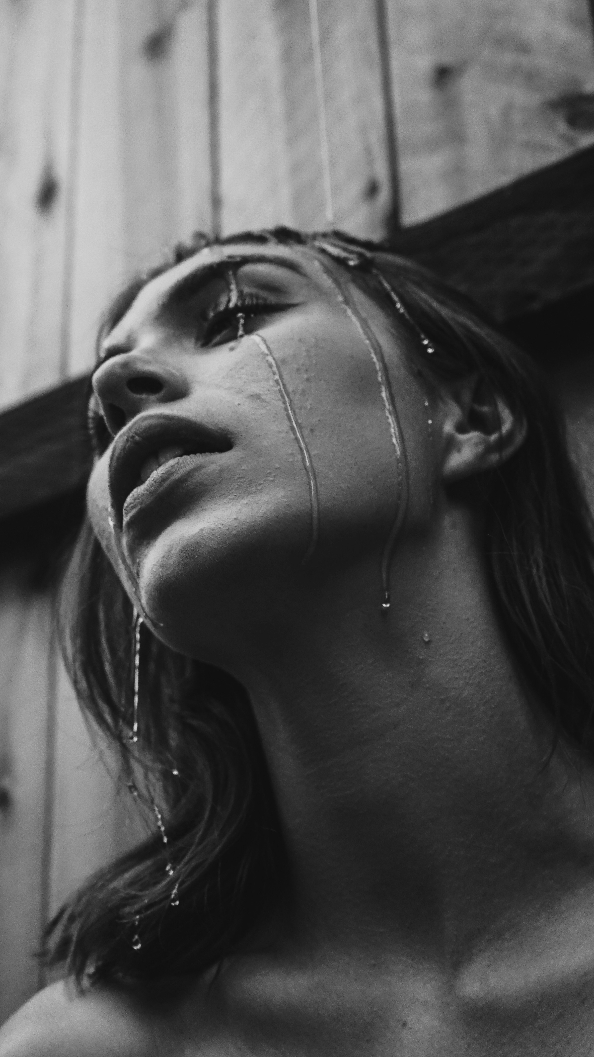 great photo recipe,how to photograph grayscale photo of wet woman