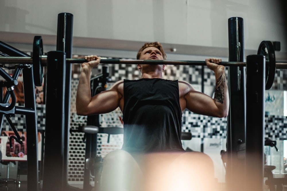 man lifting barbell