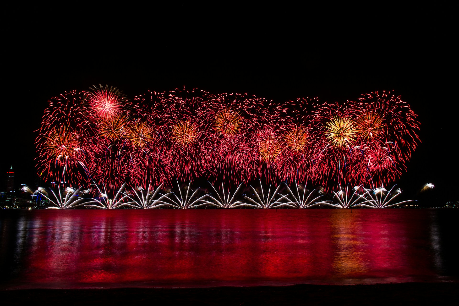 gray computer monitor