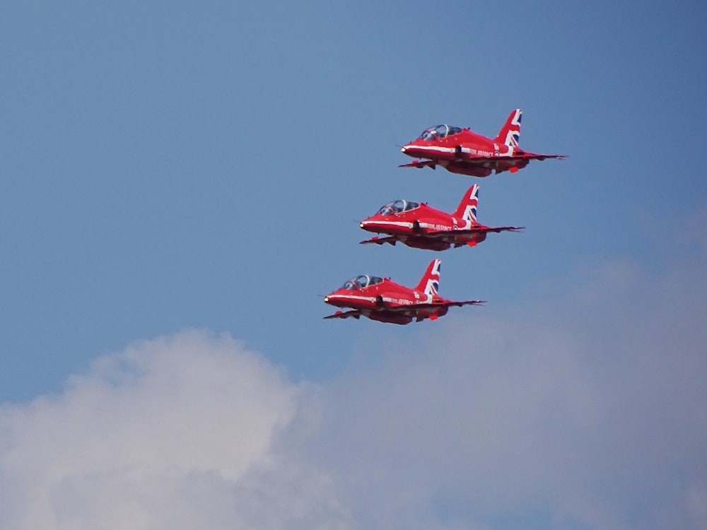 Foto de tres aviones