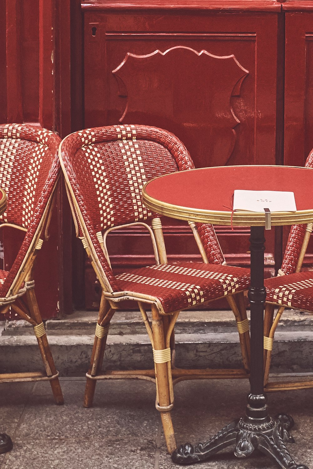 red chairs near table