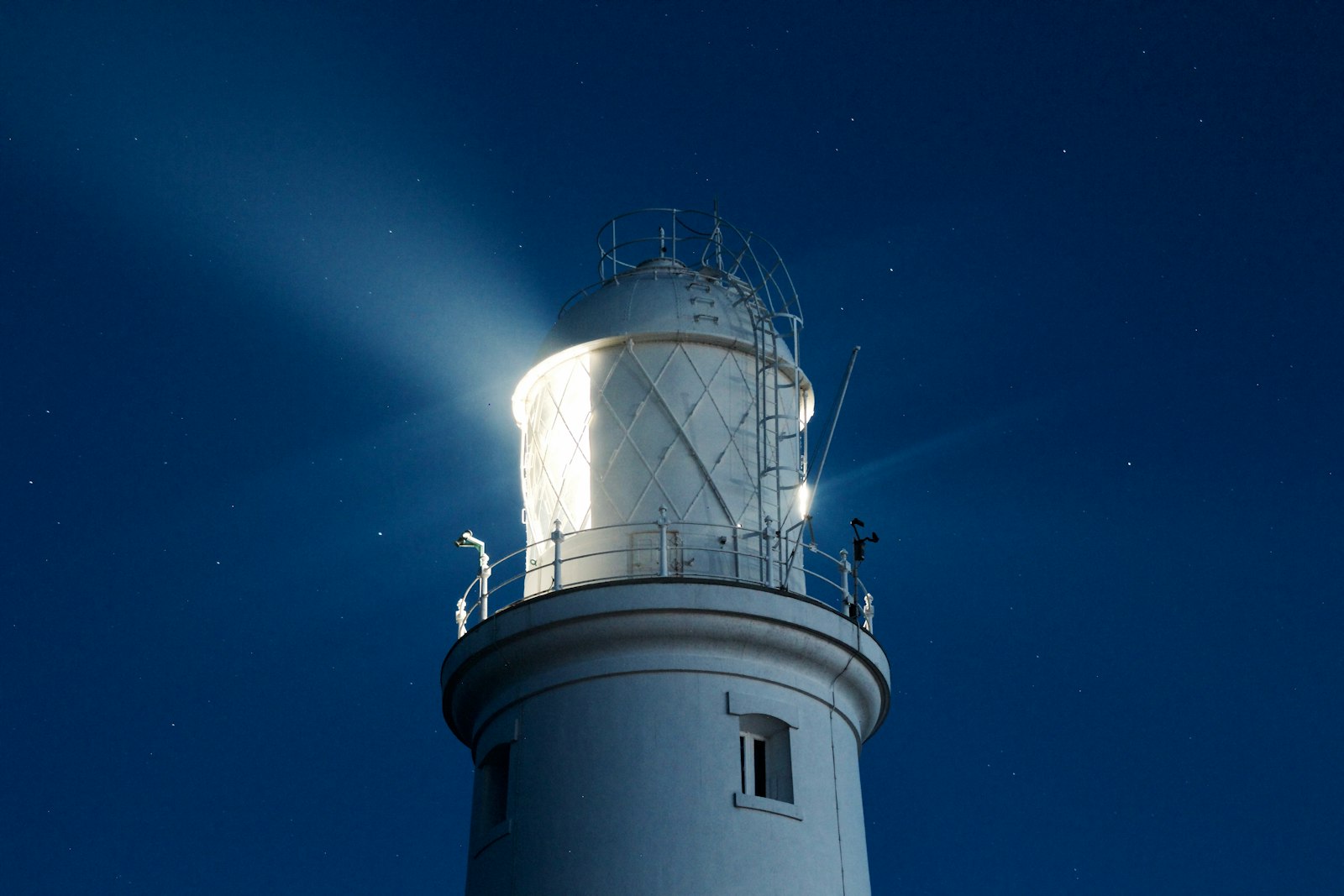 Canon EOS 650D (EOS Rebel T4i / EOS Kiss X6i) + Canon EF 75-300mm f/4-5.6 sample photo. Lighthouse during nighttime photography