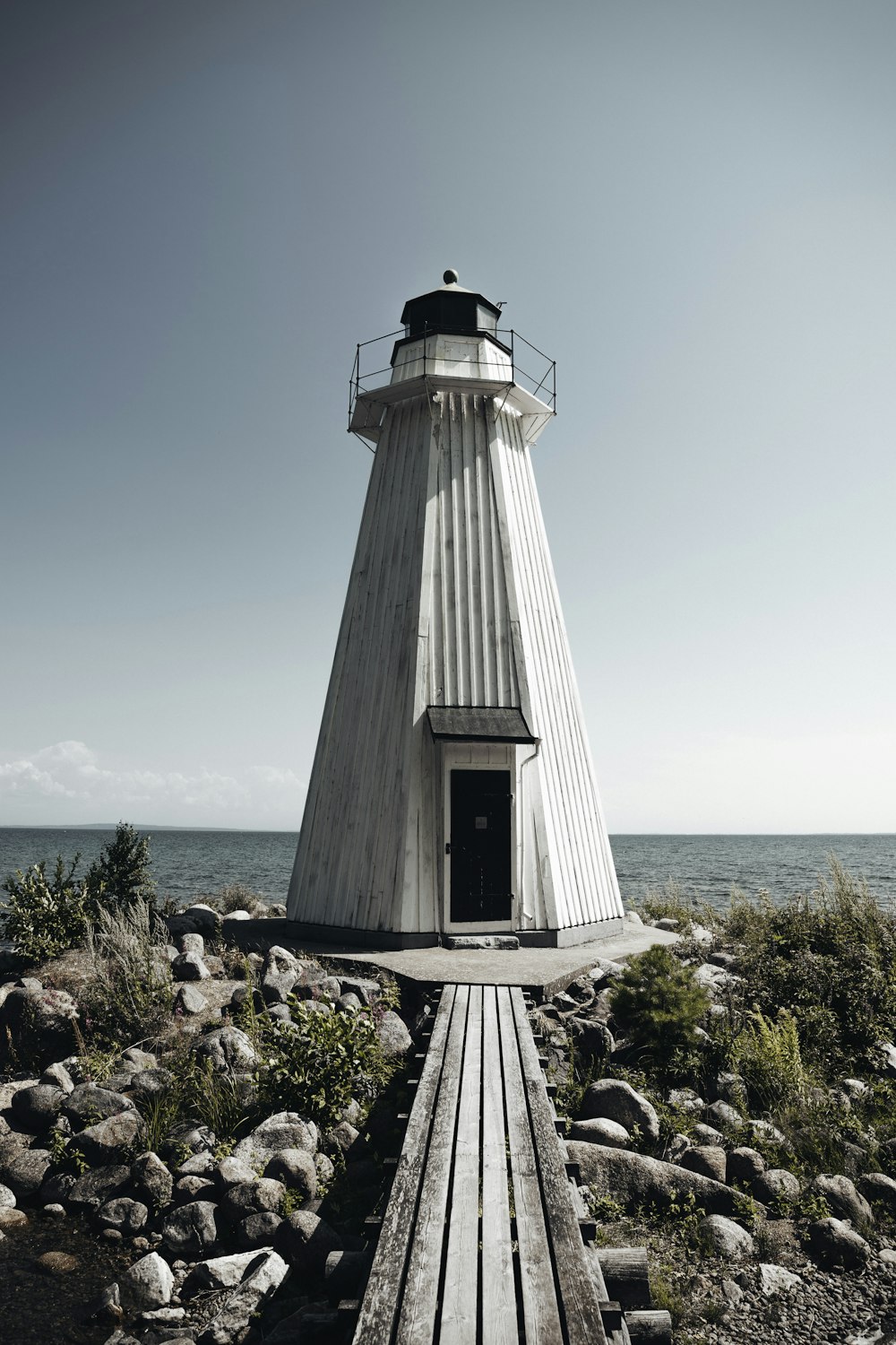 farol branco e preto