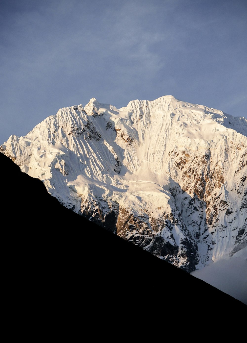 Couverture de montagne par la neige