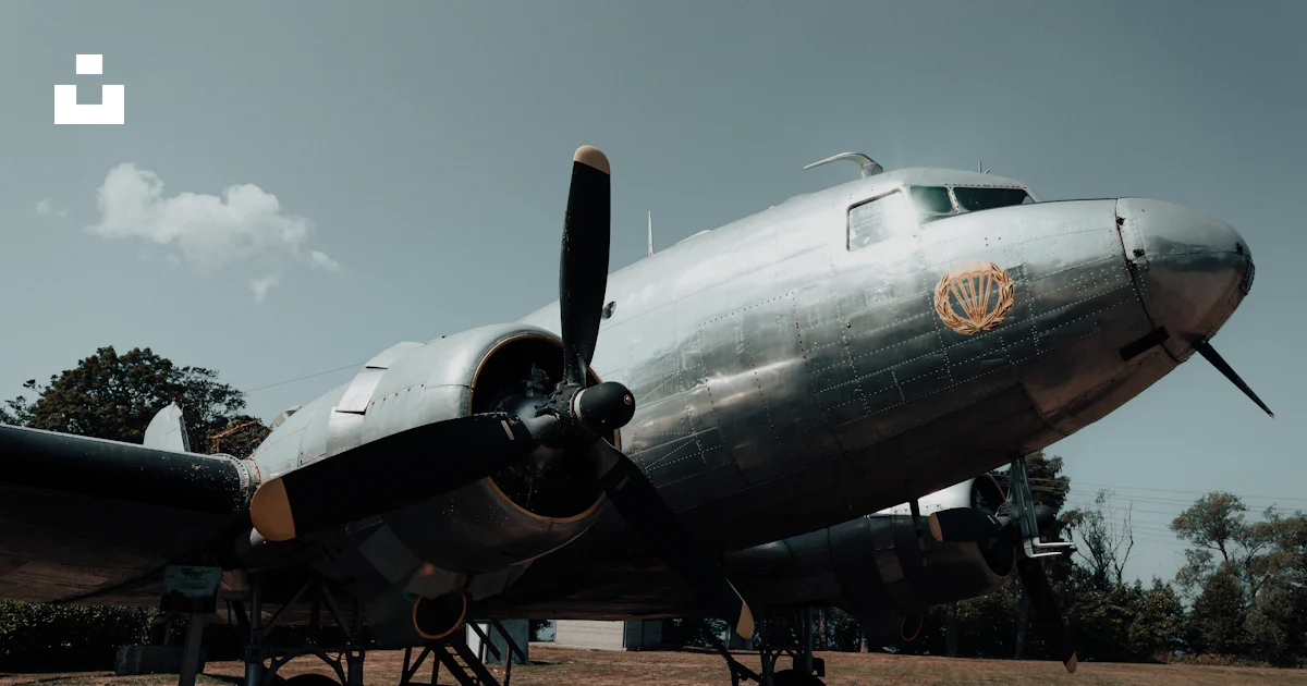 Biplane Grey Gray biplane photo – Free Summer Image on Unsplash