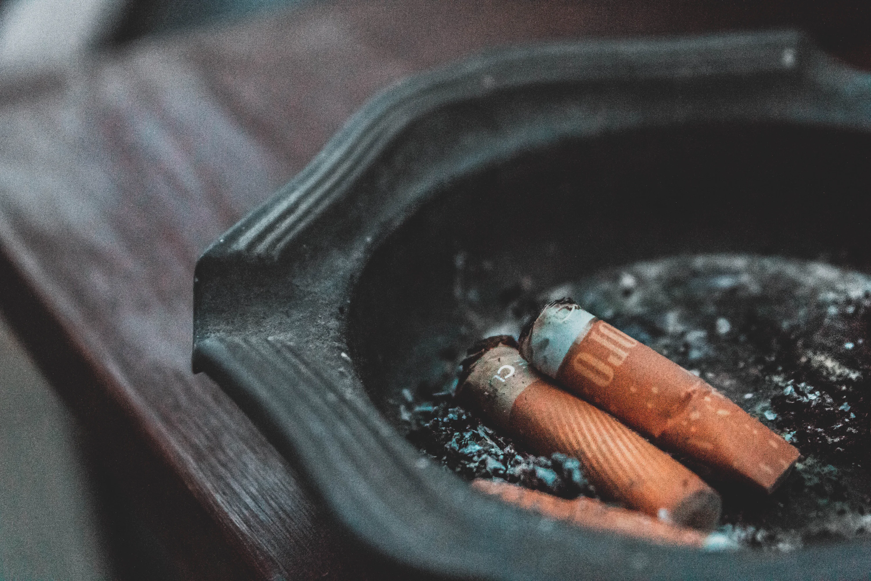 3 cigarettes in an ashtray Three - song and lyrics by Patsy Cline & Friends Ashtray full of cigarettes stock
