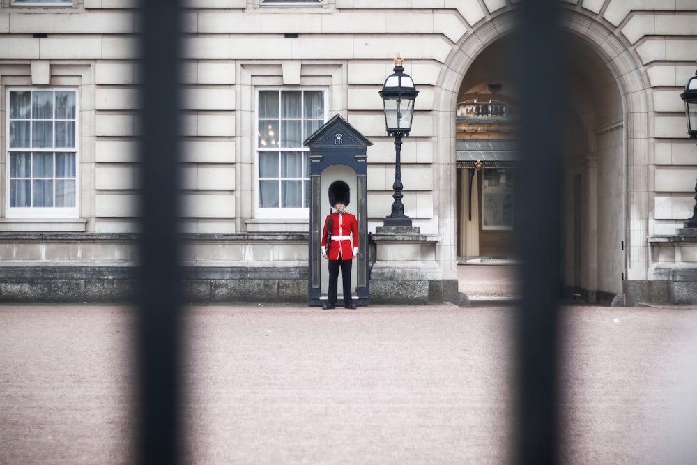Guarda Real guardando o Palácio de Buckingham