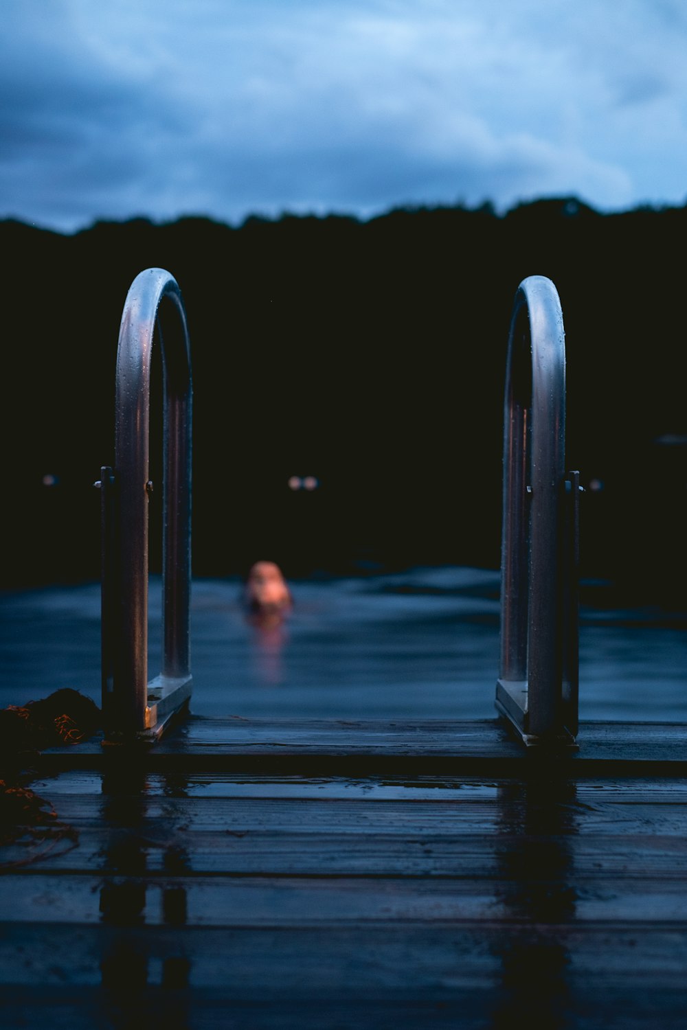 personne dans la piscine