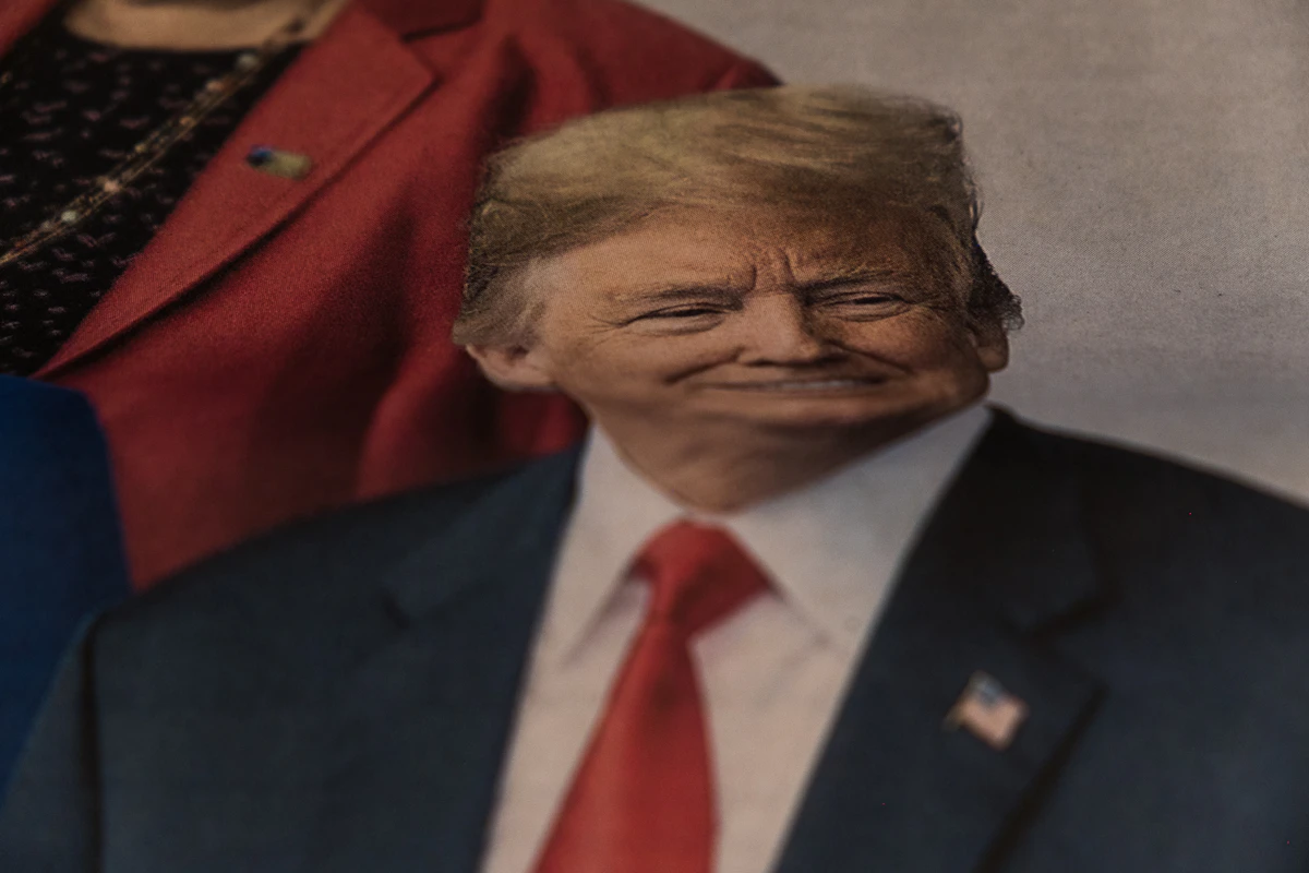 Retrato de Donald Trump, simbolizando la presión política impredecible sobre la normativa digital europea.