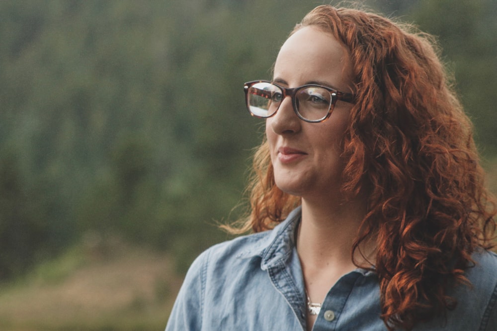 woman wearing eyeglasses