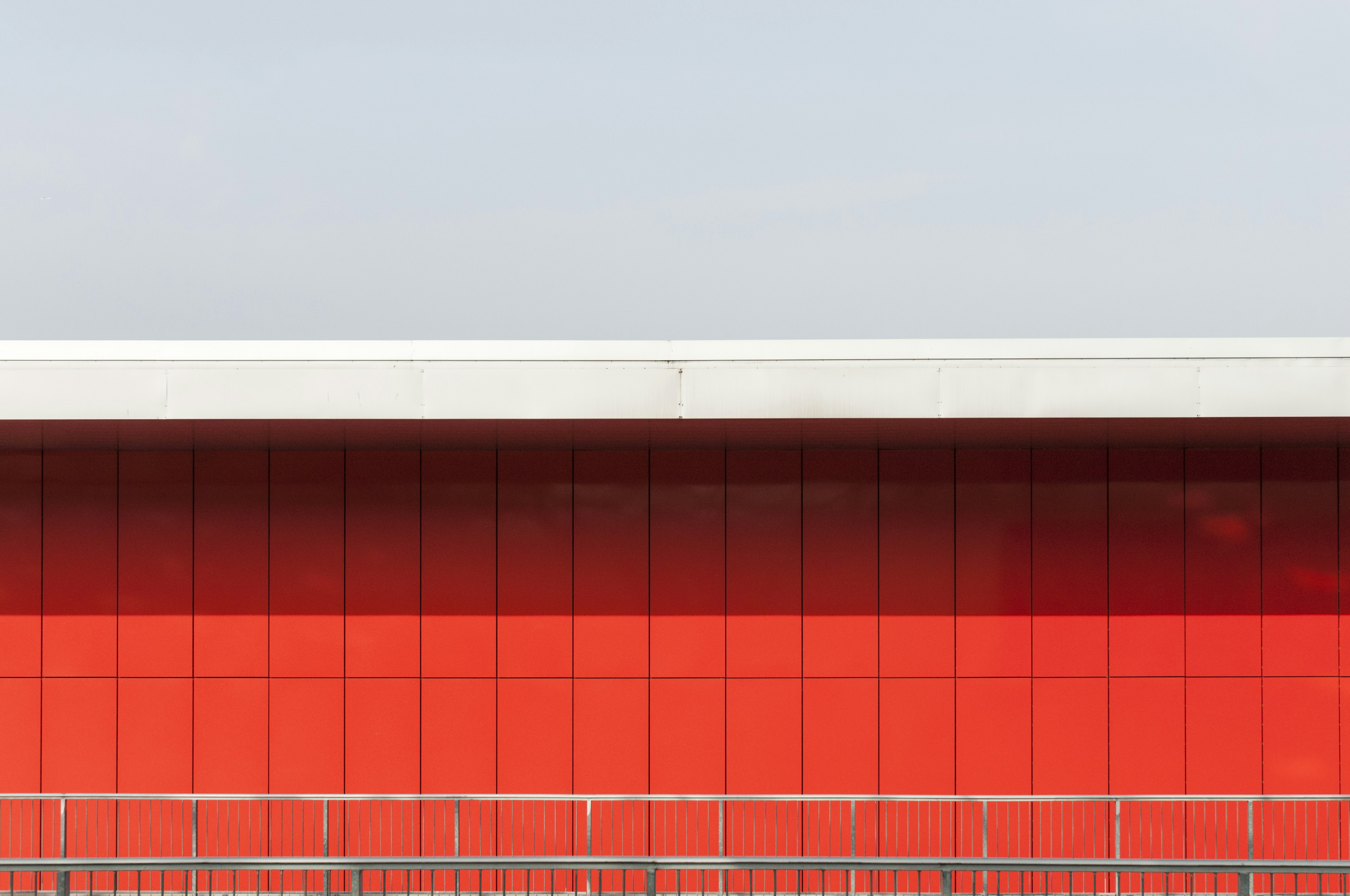 ringhiera in acciaio grigio all'aperto