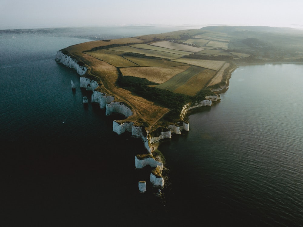 Île verte et brune