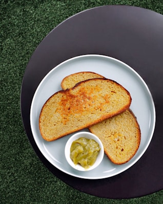 toasted bread with sauce