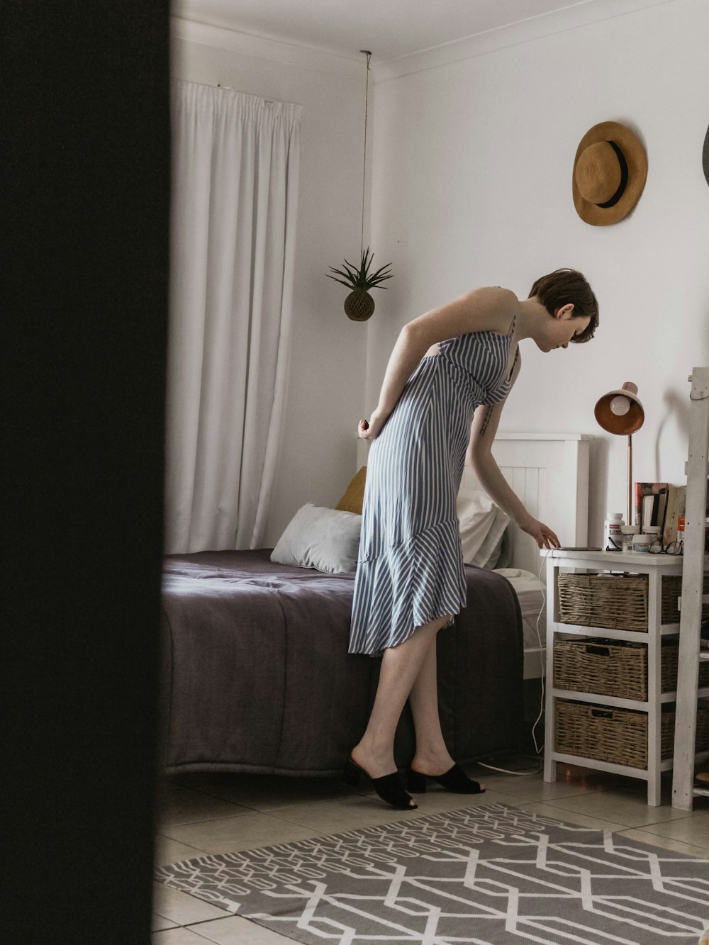 Vestido sin mangas blanco y negro para mujer