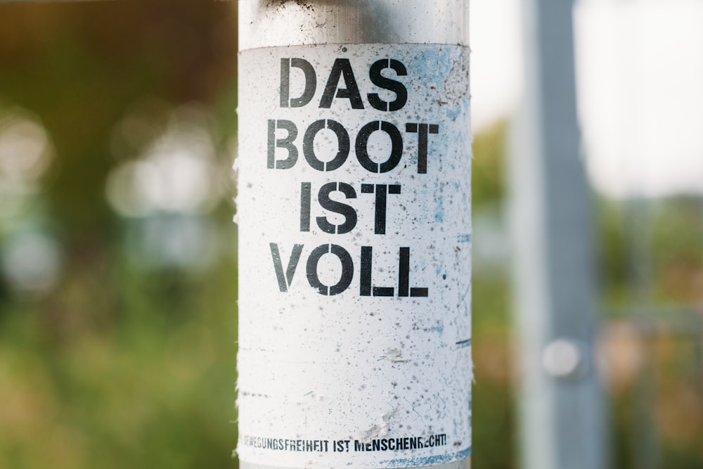 photo en gros plan de la bouteille Das Boot IST Voll