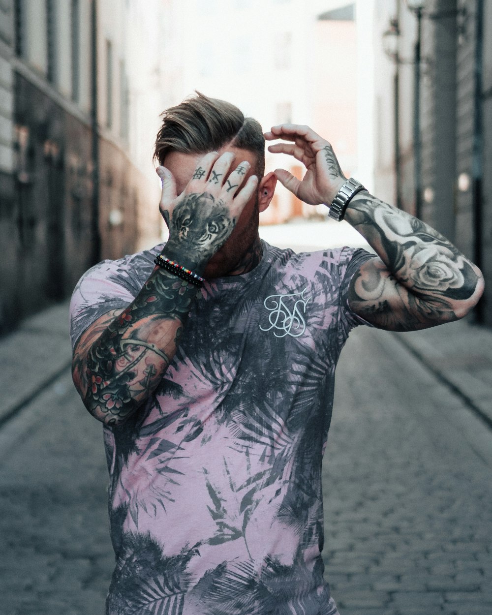 Man wearing gray and black crew-neck t-shirt photo – Free Sweden Image on  Unsplash