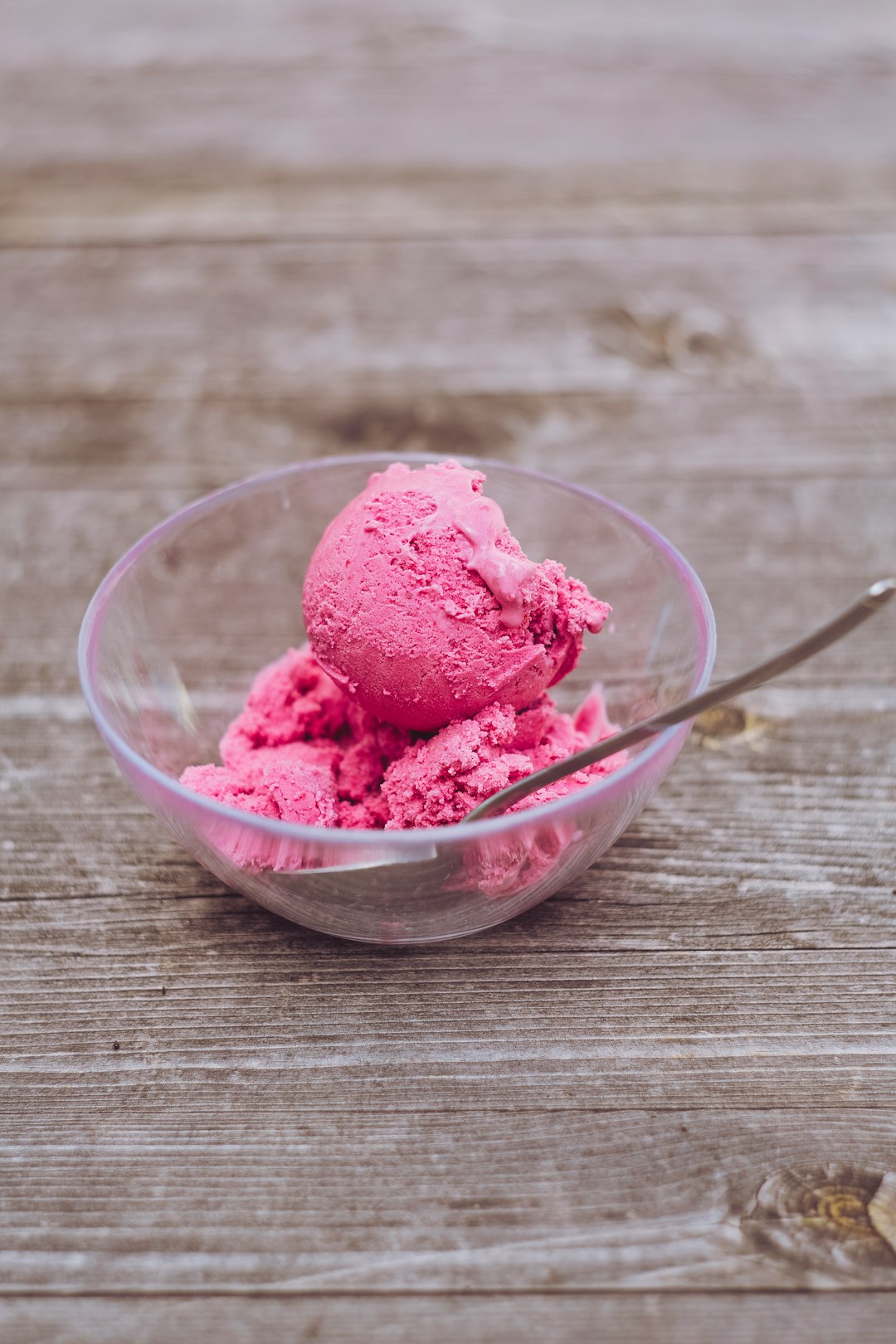 strawberry ice cream in clear glass bowl