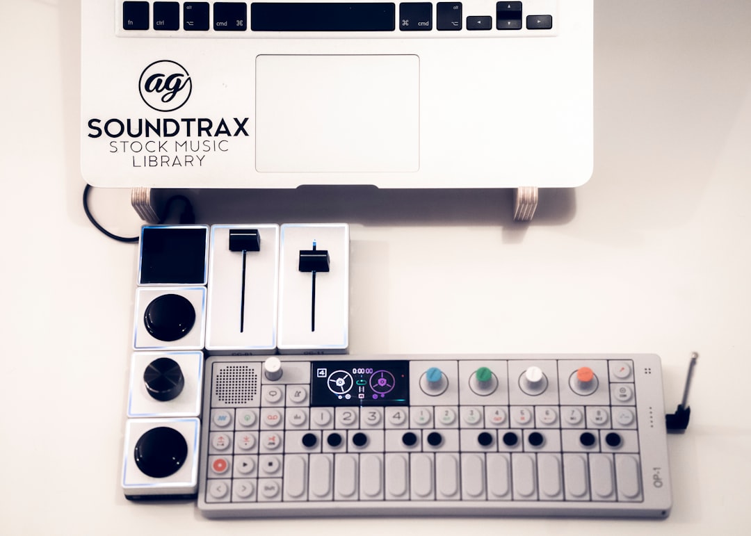 gray Soundtrax mixing console