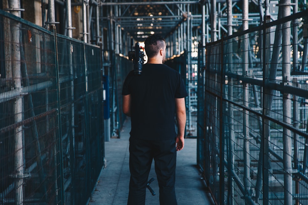 man wearing black shirt