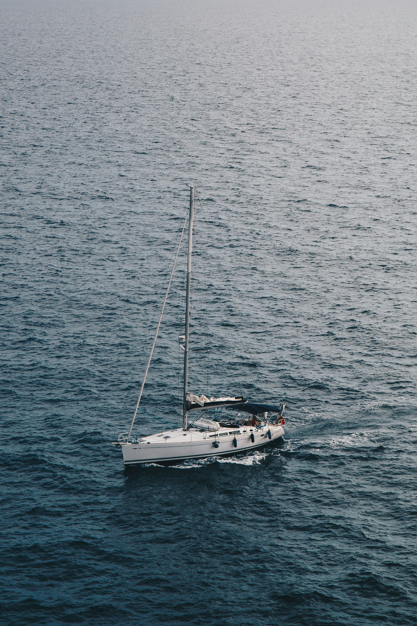 Canon EOS 70D + Canon EF-S 17-55mm F2.8 IS USM sample photo. White sailboat on ocean photography