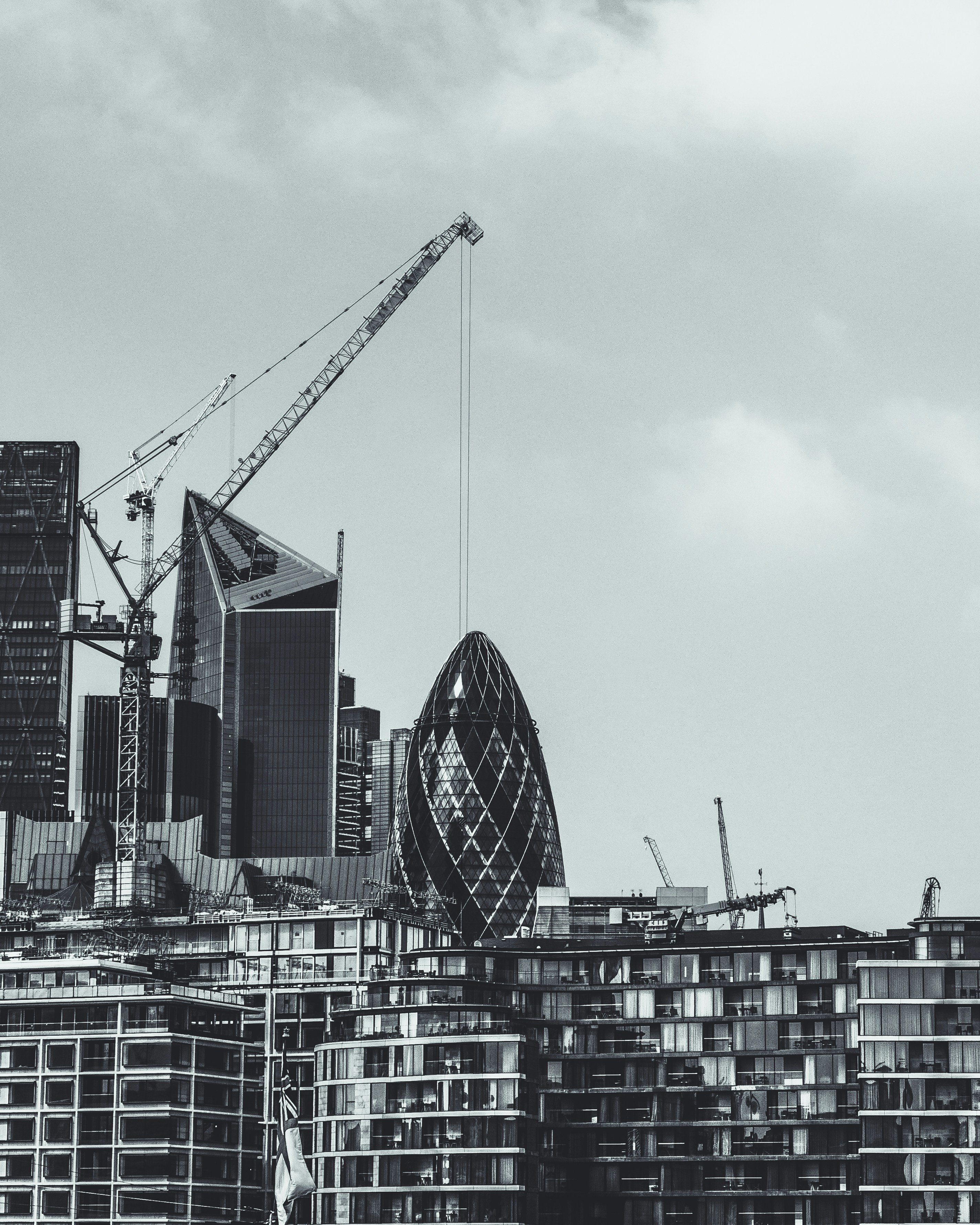 how to choose the right building contractor in london