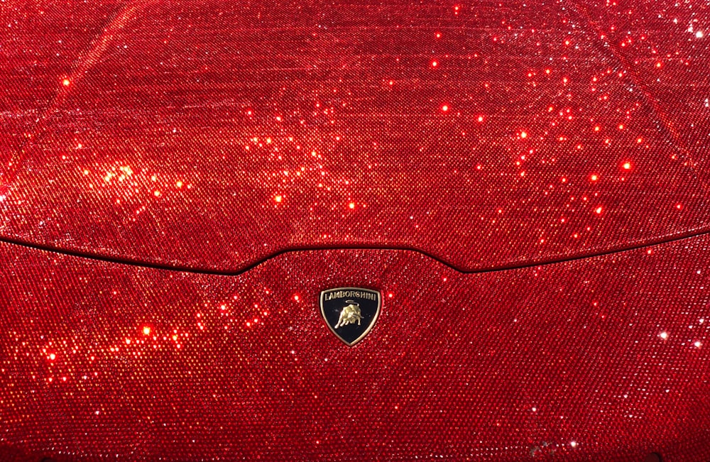 emblema Lamborghini dourado