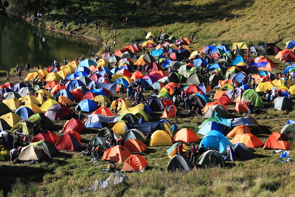 Carpas al aire libre de colores variados