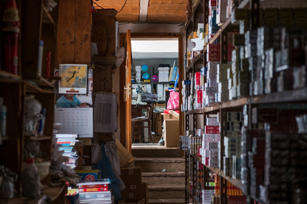 Libros en estantería