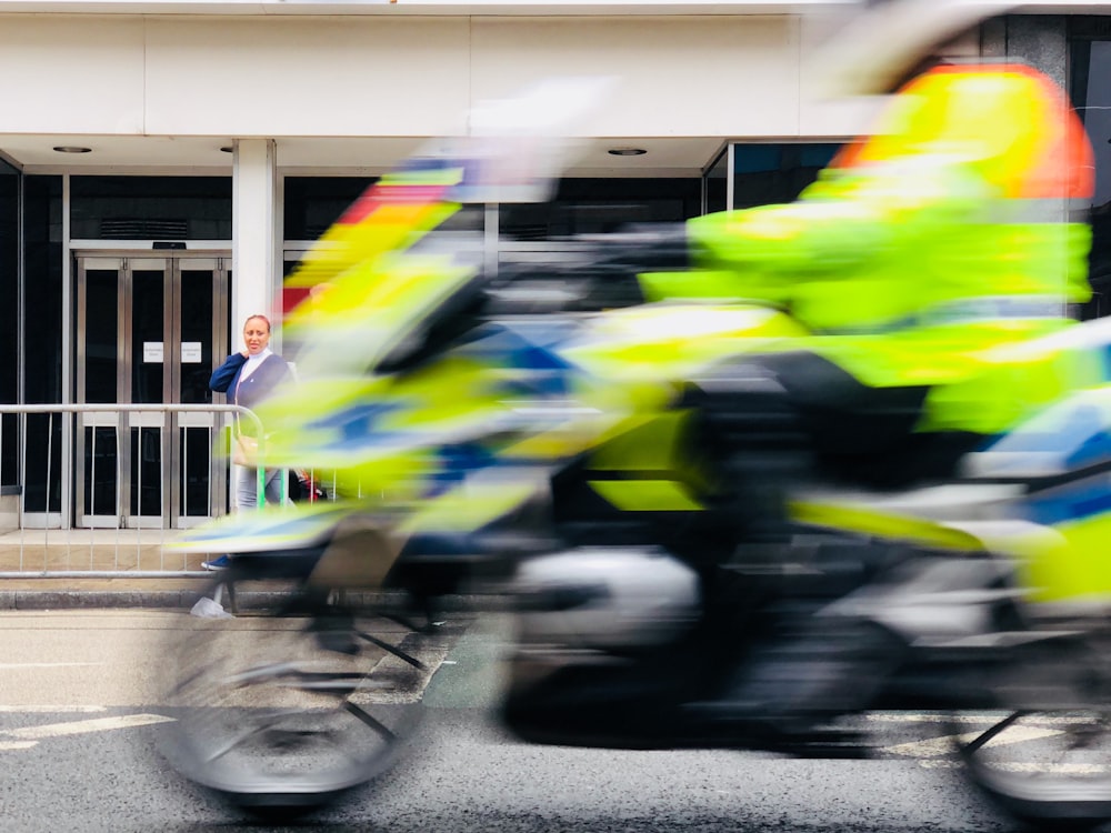 バイクに乗っている人のタイムラプス撮影