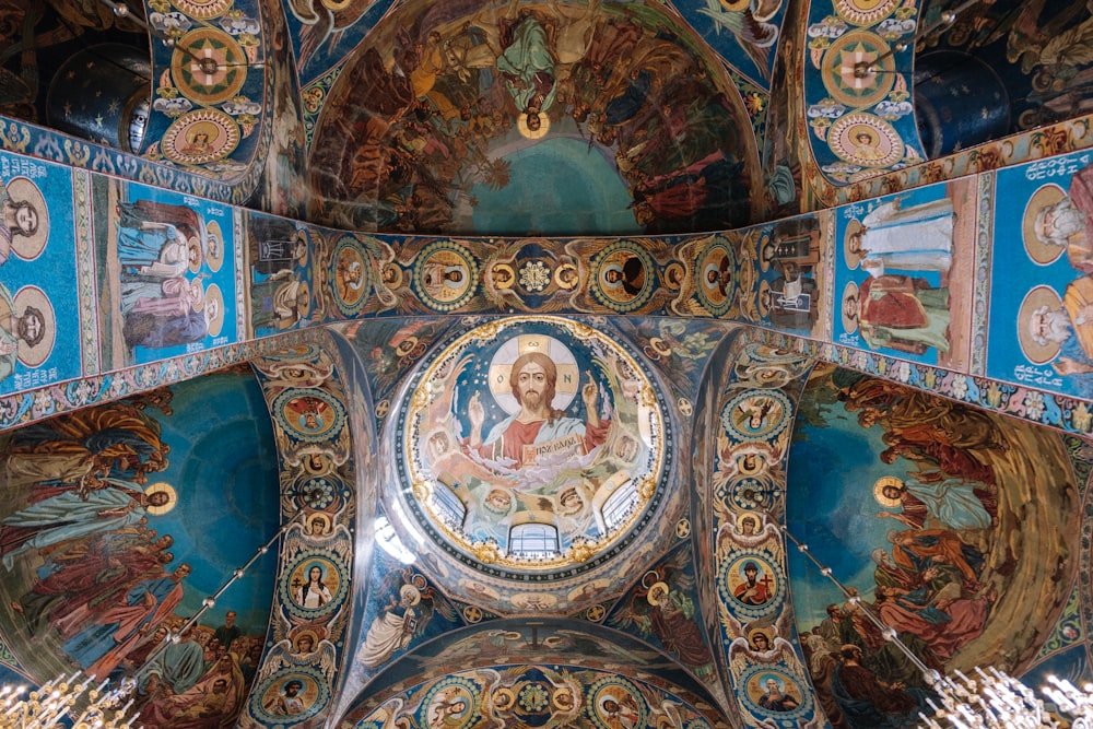 システィーナ礼拝堂の天井のローアングル写真