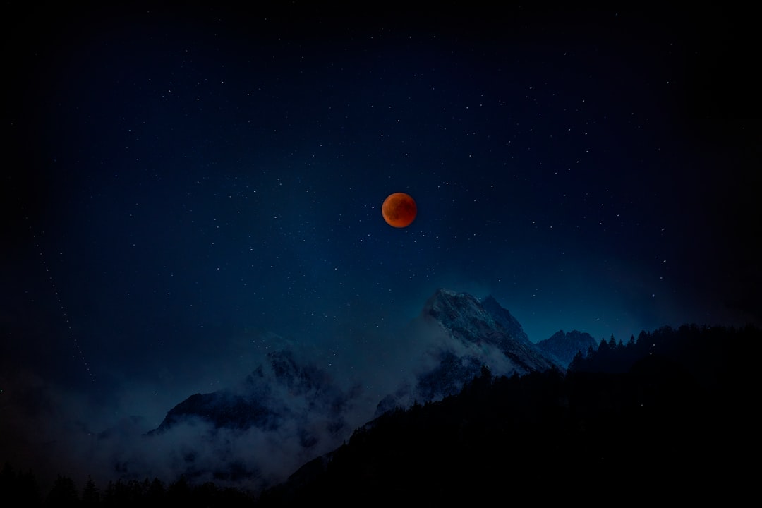 lunar eclipse during nighttime