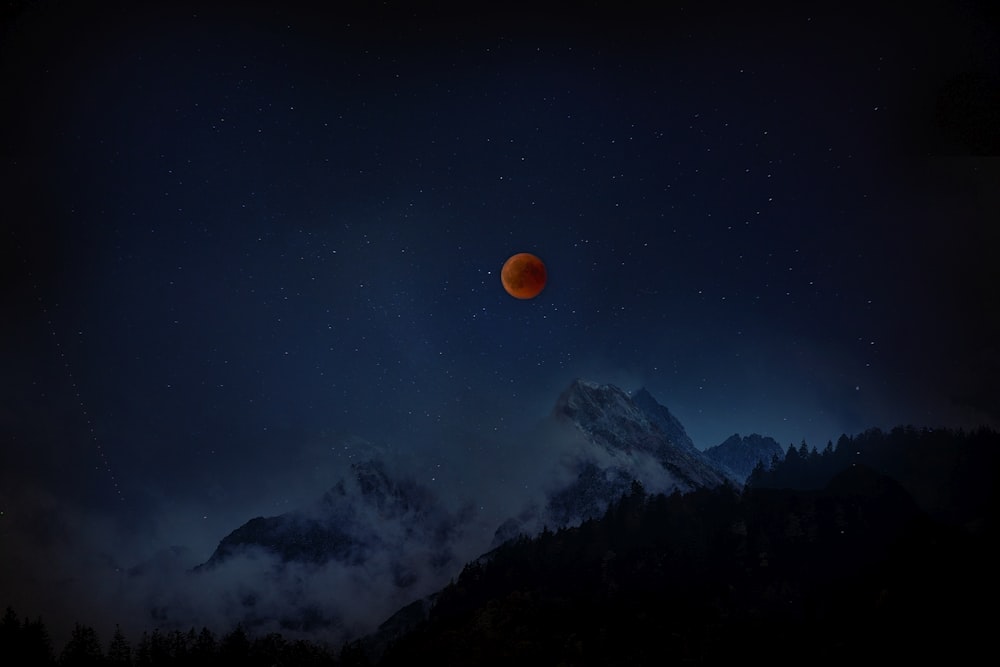 Eclipse lunar durante a noite