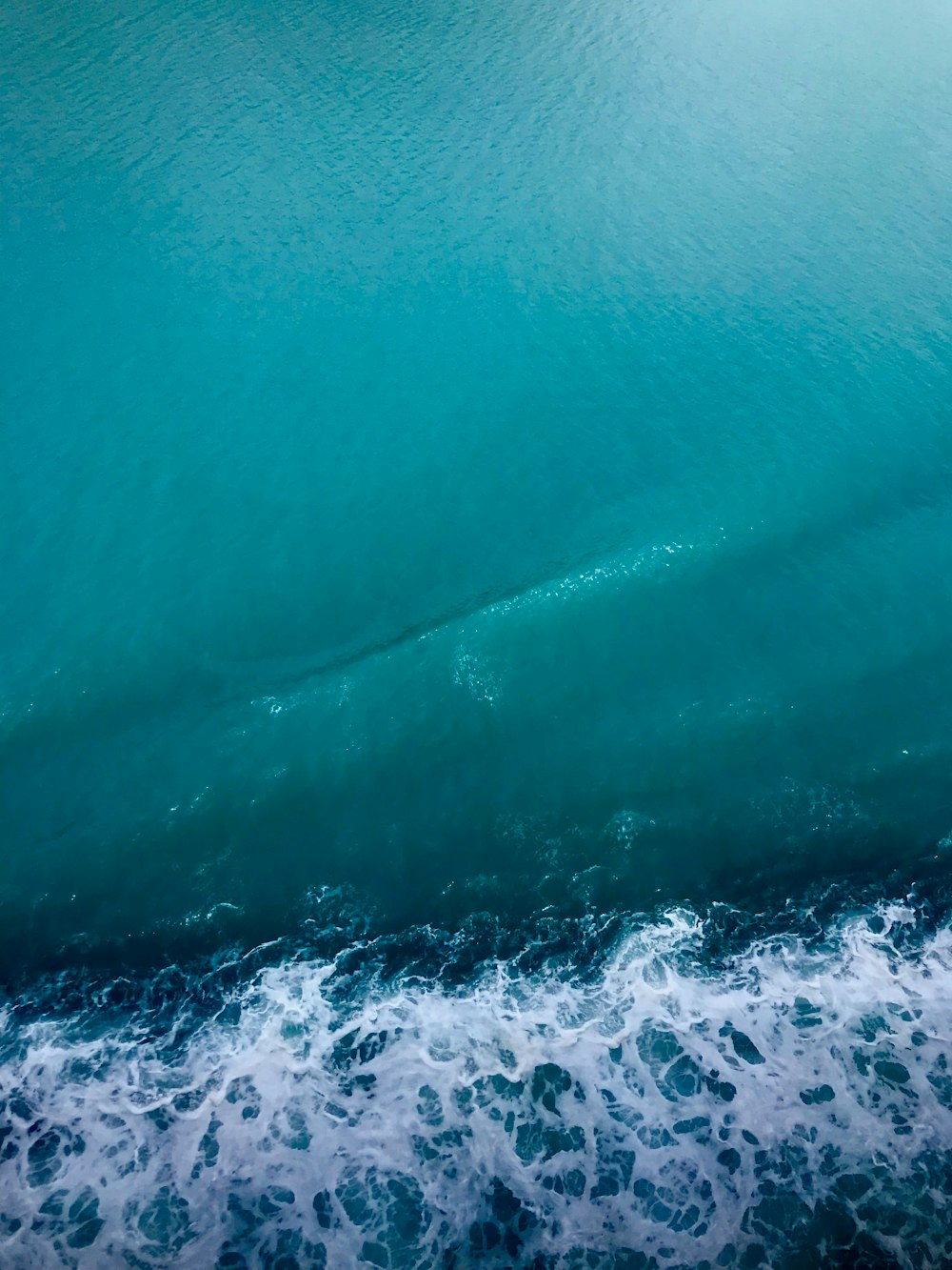 ocean wave during daytime