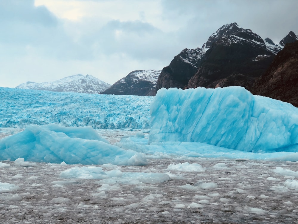 icebergs during day