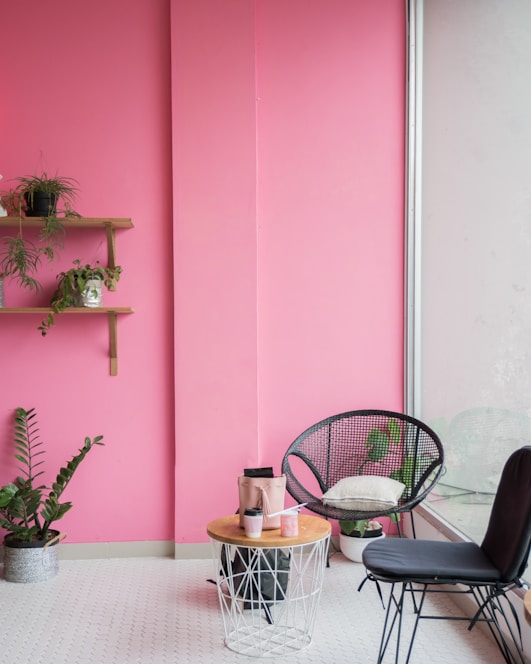 painter & decorator at safe-bricks: pink wall (matt)