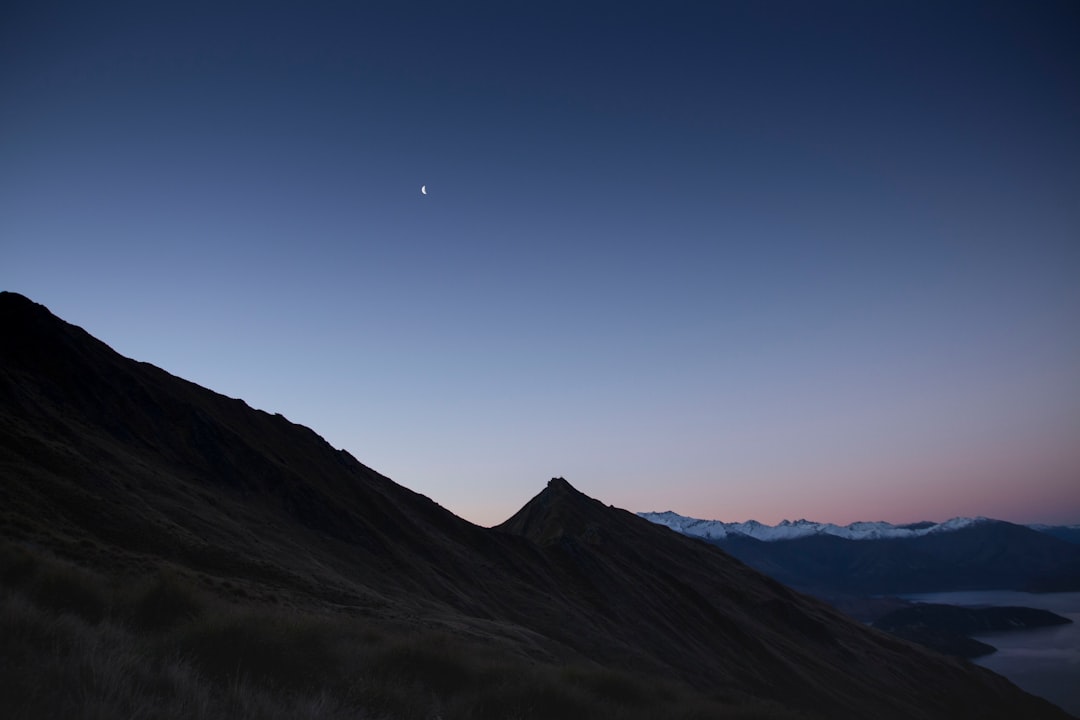 travelers stories about Mountain range in Roys Peak, New Zealand