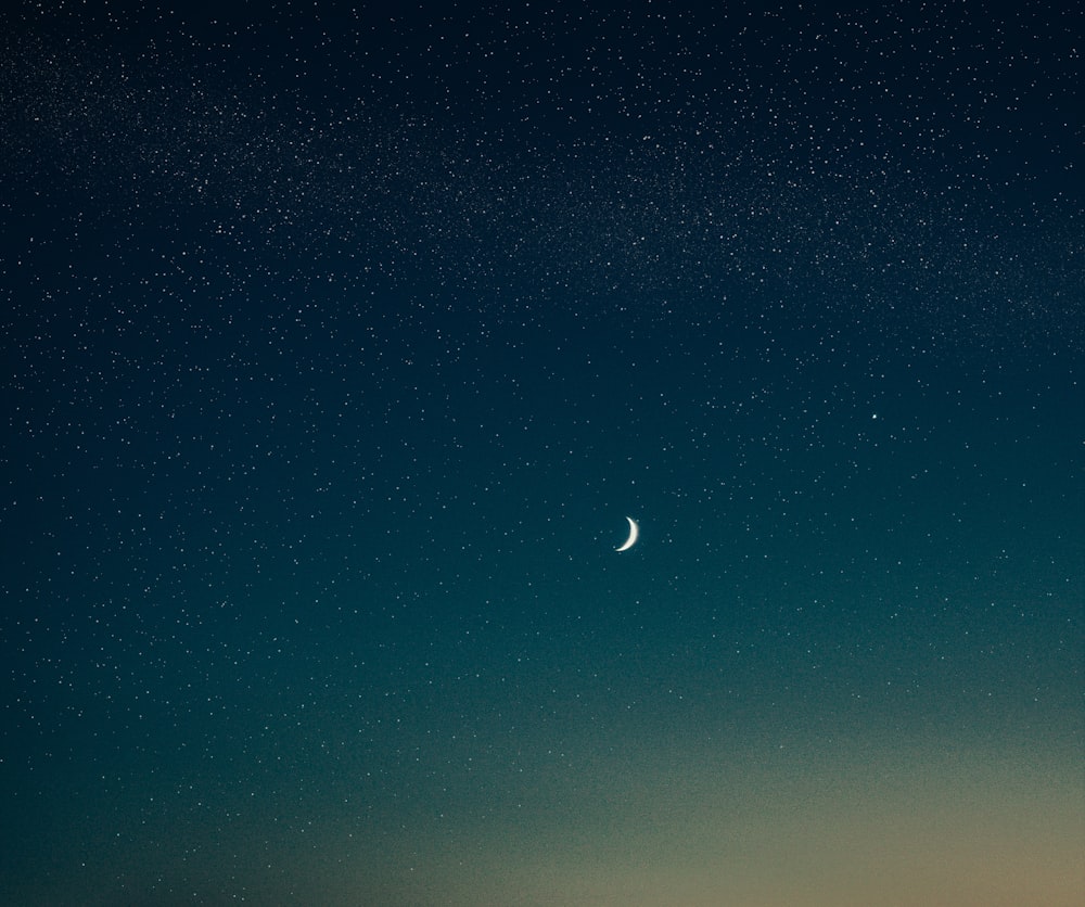 Photographie en contre-plongée de la demi-lune