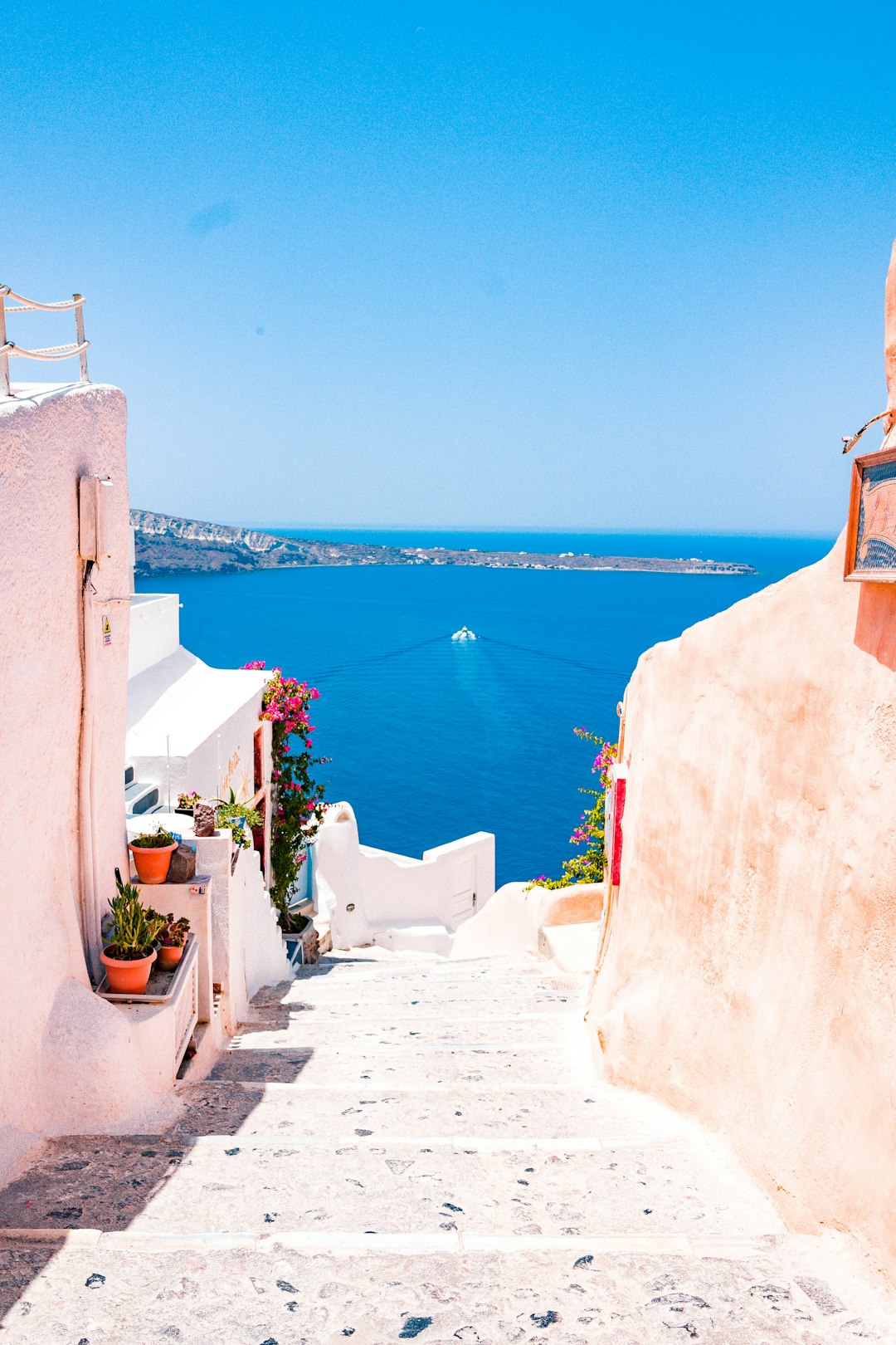 travelers stories about Coast in Oia, Greece
