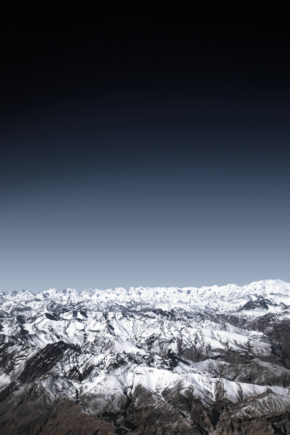 montagna coperta di neve