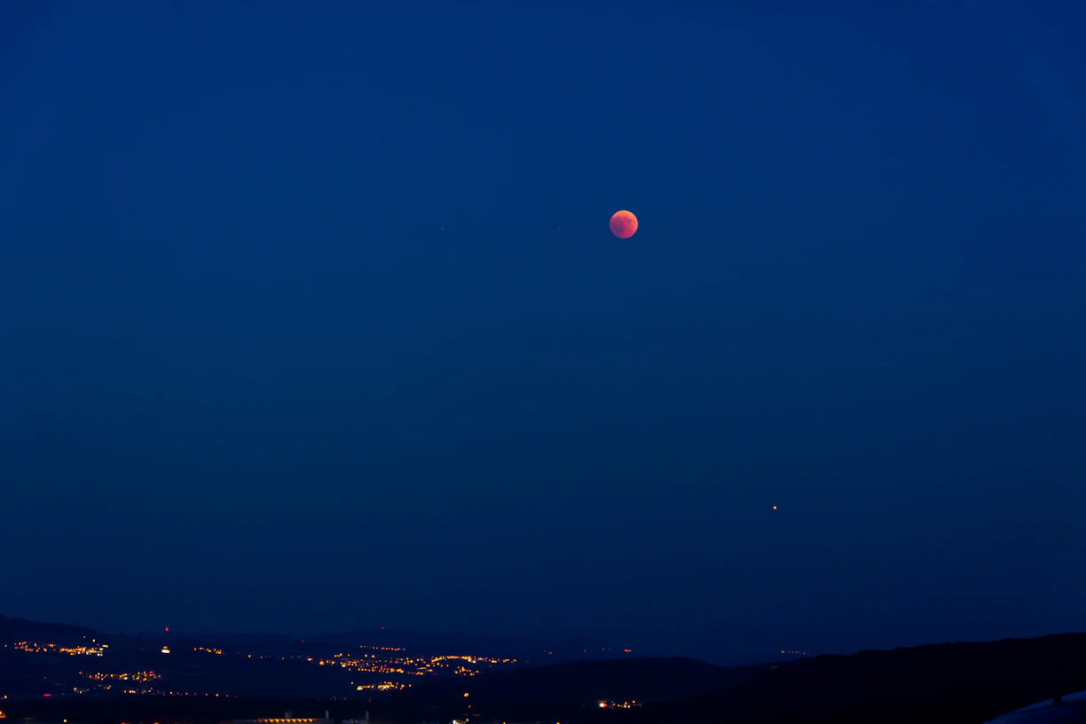 moon view during night time