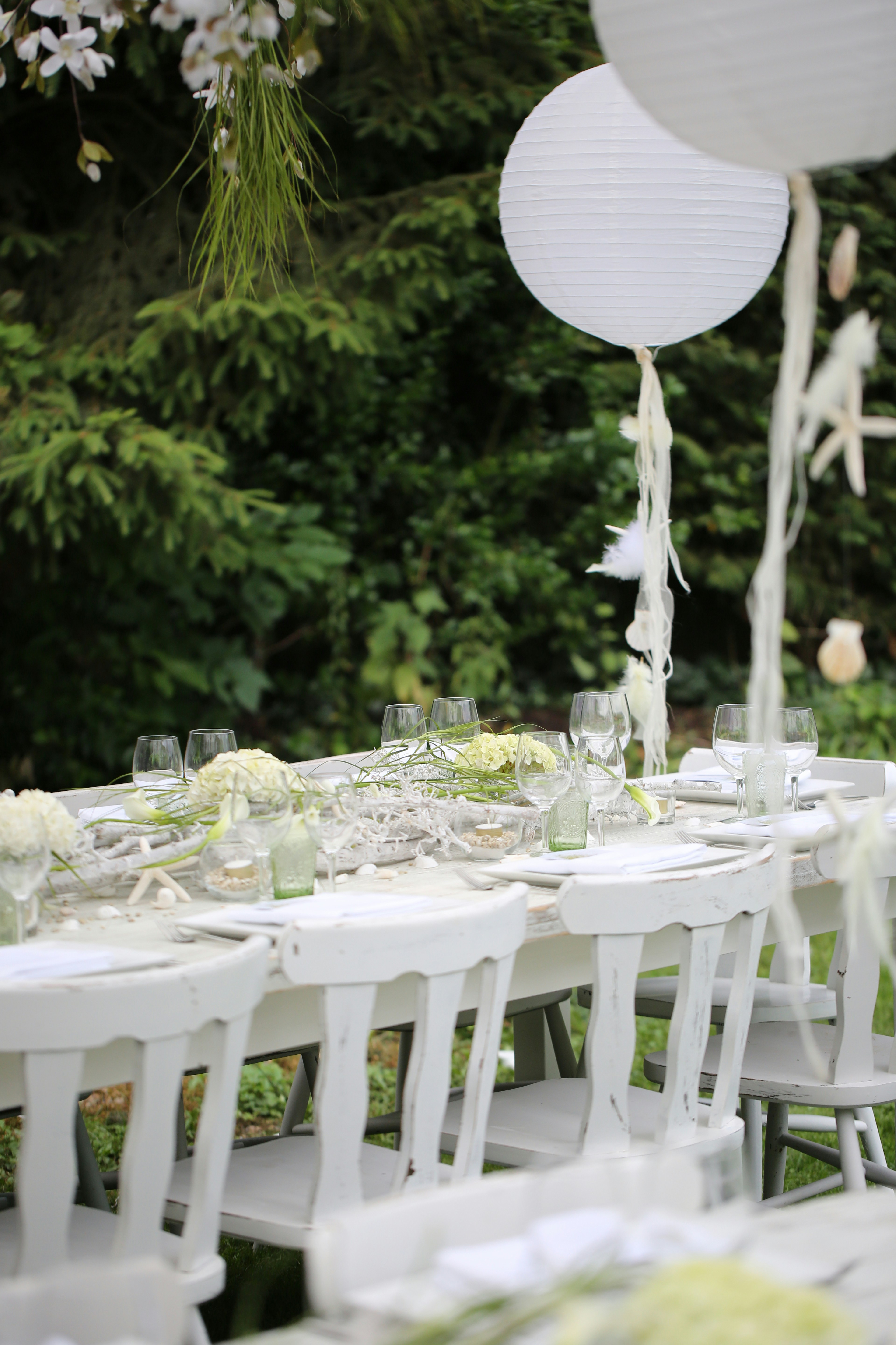 Quelle décoration pour une soirée blanche : table et ambiance tout en blanc le soir