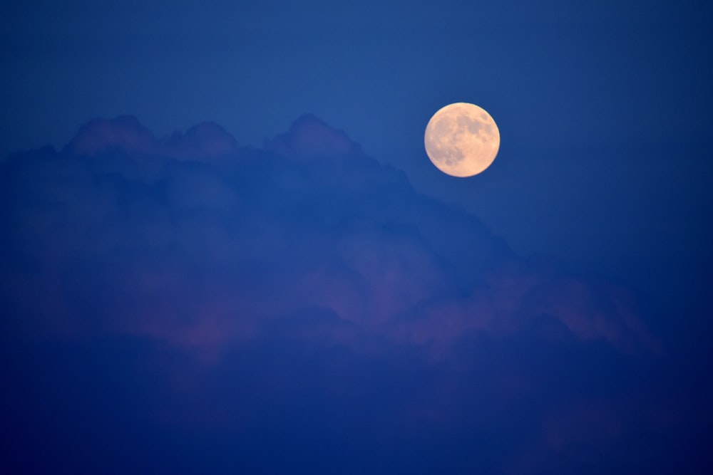 full moon view during night time