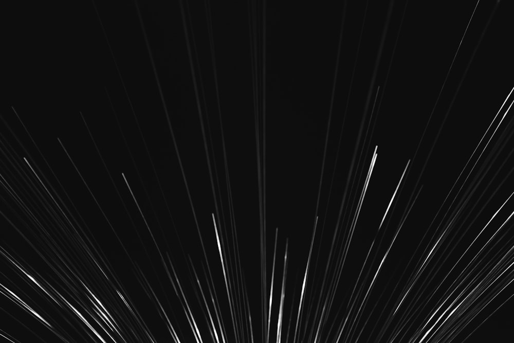 Una foto en blanco y negro de un montón de líneas