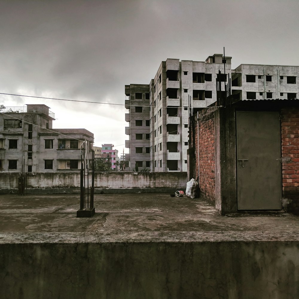 Techo de edificio de hormigón gris